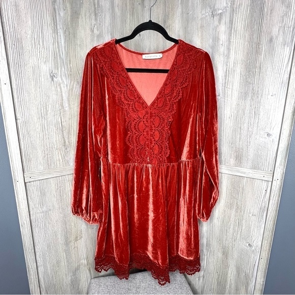 Rusttydustty Boho Velvet Lace Mini Dress - Picture 2 of 8